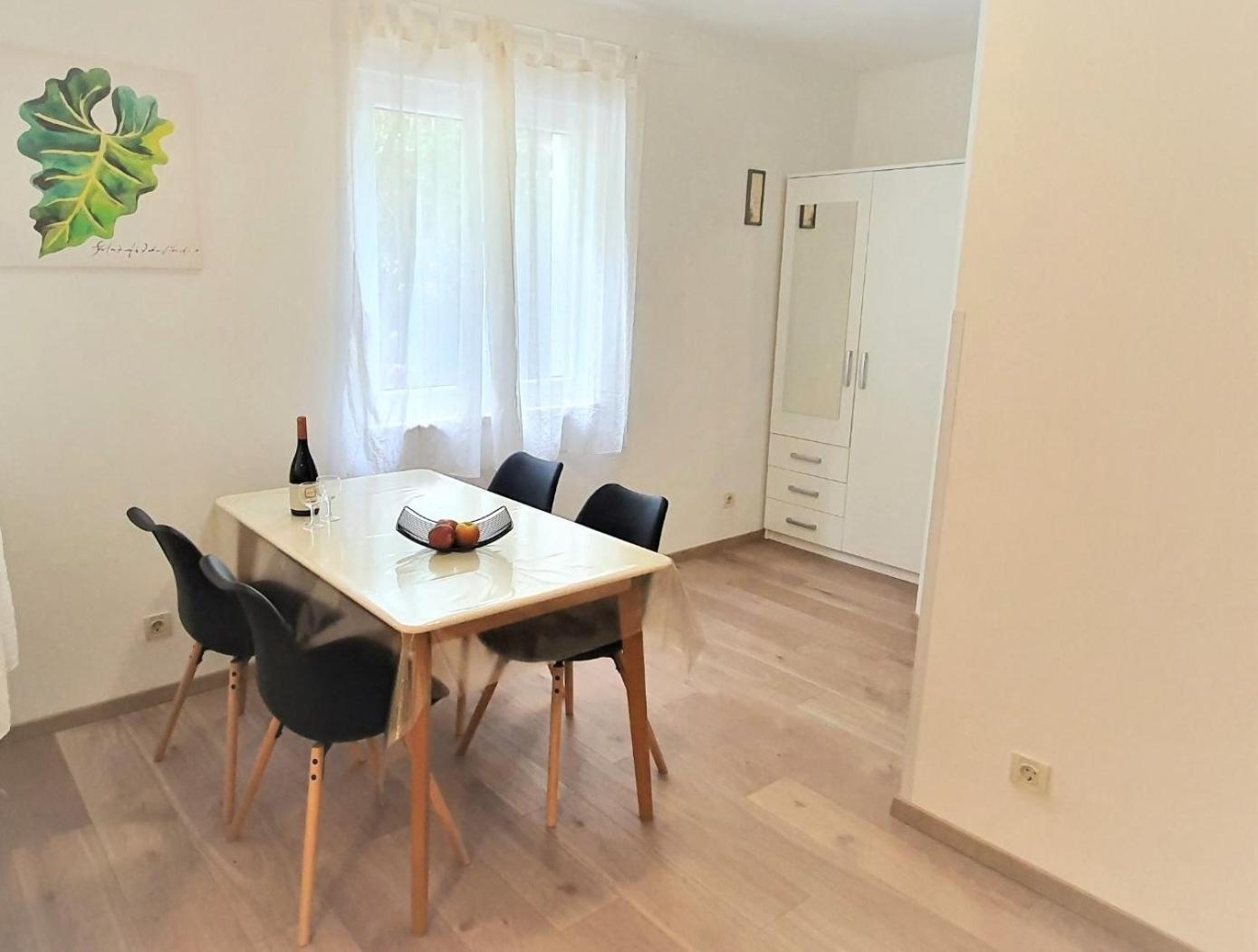 Lungomare Appartement *